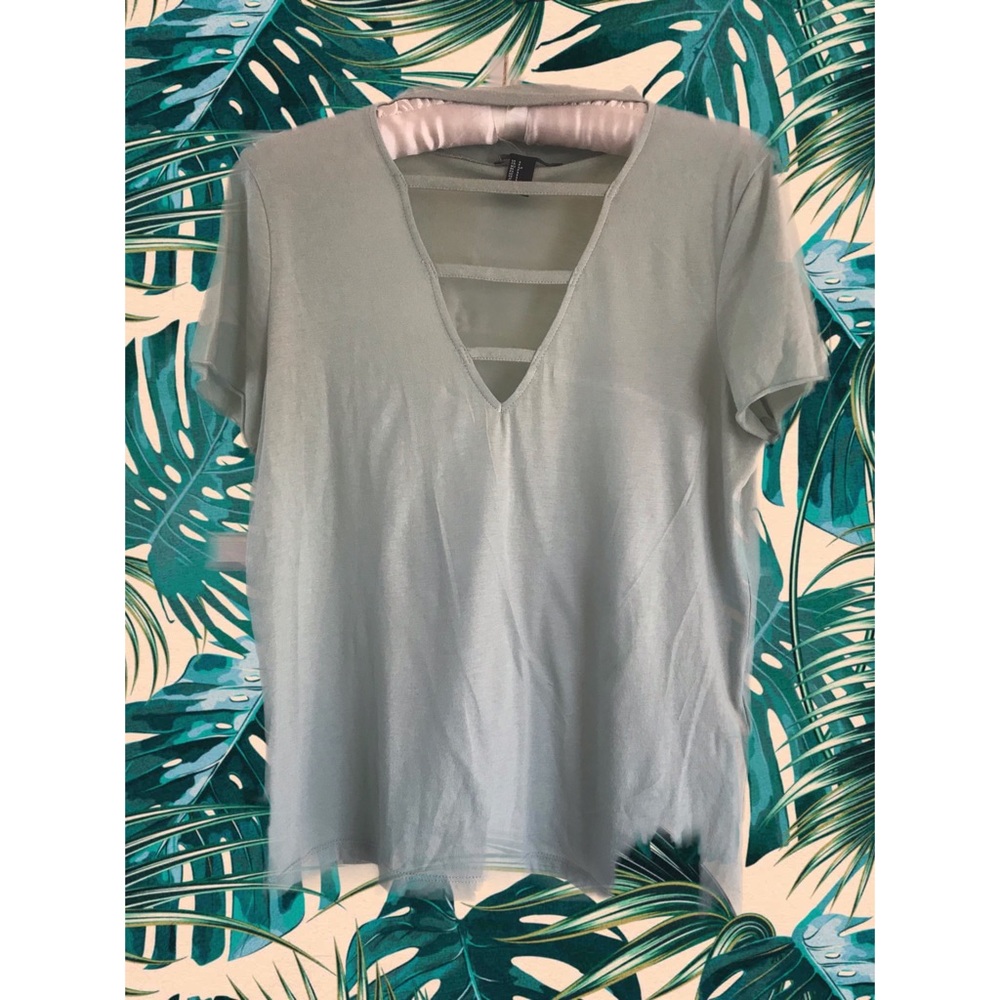 Light green cut out Tee. SIZE SMALL